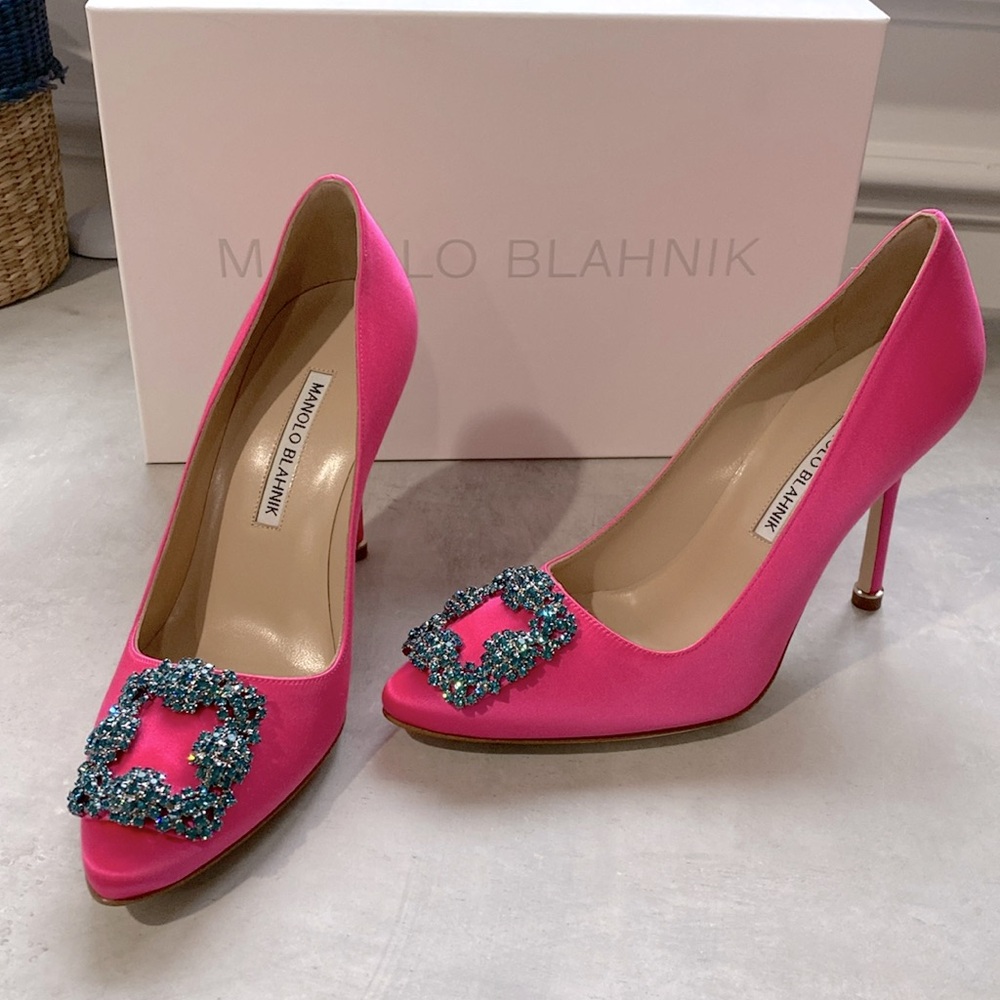 NEW!! 🚨 Manolo Blahnik Hangisi Embellished Pink Satin Pumps Size 6